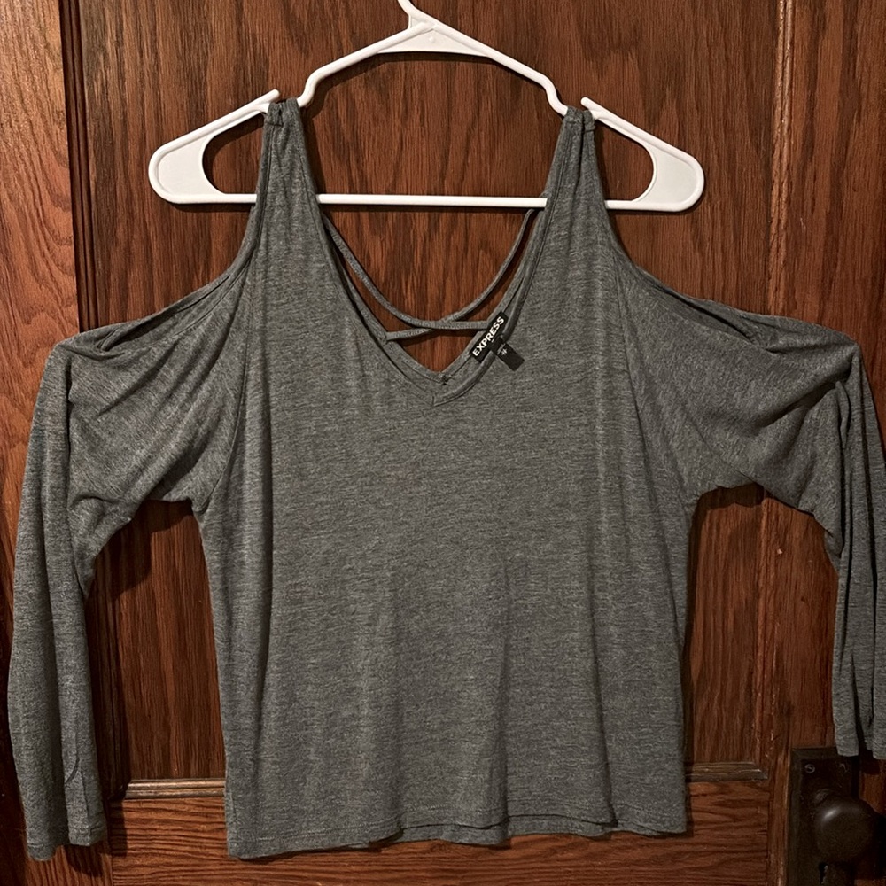 Express Women’s gray Shirt. Cold shoulder style, long sleeve. Great condition!
